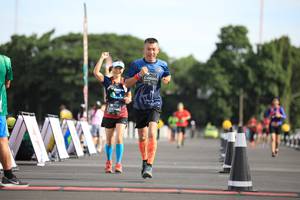 BIB: 690
                            <button type="button" onclick="openModal(5102738)" class="btn btn-primary btn-sm float-right btn-popup" data-toggle="modal" data-target=".modal-high-quality">
                        <i class="fas fa-shopping-cart"></i> Add to Cart
                    </button>
                                            <button type="button" onclick="isThisMe(5102738, true)" class="btn btn-success btn-sm float-right btn-popup btn-isme hidden" data-toggle="tooltip" data-placement="bottom" title="นี่คือรูปของคุณใช่ไหม คลิกที่นี่เพื่อเอาเข้าอัลบั้ม">
                        <i class="fas fa-plus"></i> Add to album
                    </button>
                    <button type="button" onclick="isThisMe(5102738, false)" class="btn btn-warning btn-sm float-right btn-popup btn-isnotme hidden">
                        <i class="fas fa-ban"></i> Remove from album
                    </button>