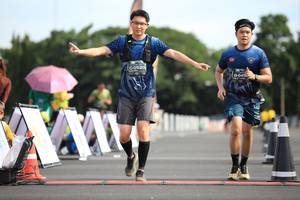 BIB: 520, 045
                            <button type="button" onclick="openModal(5127913)" class="btn btn-primary btn-sm float-right btn-popup" data-toggle="modal" data-target=".modal-high-quality">
                        <i class="fas fa-shopping-cart"></i> Add to Cart
                    </button>
                                            <button type="button" onclick="isThisMe(5127913, true)" class="btn btn-success btn-sm float-right btn-popup btn-isme hidden" data-toggle="tooltip" data-placement="bottom" title="นี่คือรูปของคุณใช่ไหม คลิกที่นี่เพื่อเอาเข้าอัลบั้ม">
                        <i class="fas fa-plus"></i> Add to album
                    </button>
                    <button type="button" onclick="isThisMe(5127913, false)" class="btn btn-warning btn-sm float-right btn-popup btn-isnotme hidden">
                        <i class="fas fa-ban"></i> Remove from album
                    </button>