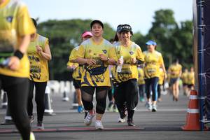 BIB: 0983, 0257
                            <button type="button" onclick="openModal(4970934)" class="btn btn-primary btn-sm float-right btn-popup" data-toggle="modal" data-target=".modal-high-quality">
                        <i class="fas fa-shopping-cart"></i> Add to Cart
                    </button>
                                            <button type="button" onclick="isThisMe(4970934, true)" class="btn btn-success btn-sm float-right btn-popup btn-isme hidden" data-toggle="tooltip" data-placement="bottom" title="นี่คือรูปของคุณใช่ไหม คลิกที่นี่เพื่อเอาเข้าอัลบั้ม">
                        <i class="fas fa-plus"></i> Add to album
                    </button>
                    <button type="button" onclick="isThisMe(4970934, false)" class="btn btn-warning btn-sm float-right btn-popup btn-isnotme hidden">
                        <i class="fas fa-ban"></i> Remove from album
                    </button>