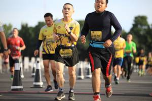 BIB: 0570, 0286
                            <button type="button" onclick="openModal(4962796)" class="btn btn-primary btn-sm float-right btn-popup" data-toggle="modal" data-target=".modal-high-quality">
                        <i class="fas fa-shopping-cart"></i> Add to Cart
                    </button>
                                            <button type="button" onclick="isThisMe(4962796, true)" class="btn btn-success btn-sm float-right btn-popup btn-isme hidden" data-toggle="tooltip" data-placement="bottom" title="นี่คือรูปของคุณใช่ไหม คลิกที่นี่เพื่อเอาเข้าอัลบั้ม">
                        <i class="fas fa-plus"></i> Add to album
                    </button>
                    <button type="button" onclick="isThisMe(4962796, false)" class="btn btn-warning btn-sm float-right btn-popup btn-isnotme hidden">
                        <i class="fas fa-ban"></i> Remove from album
                    </button>