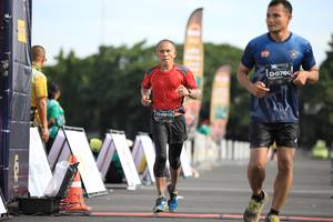 BIB: 760, 0915
                            <button type="button" onclick="openModal(5122404)" class="btn btn-primary btn-sm float-right btn-popup" data-toggle="modal" data-target=".modal-high-quality">
                        <i class="fas fa-shopping-cart"></i> Add to Cart
                    </button>
                                            <button type="button" onclick="isThisMe(5122404, true)" class="btn btn-success btn-sm float-right btn-popup btn-isme hidden" data-toggle="tooltip" data-placement="bottom" title="นี่คือรูปของคุณใช่ไหม คลิกที่นี่เพื่อเอาเข้าอัลบั้ม">
                        <i class="fas fa-plus"></i> Add to album
                    </button>
                    <button type="button" onclick="isThisMe(5122404, false)" class="btn btn-warning btn-sm float-right btn-popup btn-isnotme hidden">
                        <i class="fas fa-ban"></i> Remove from album
                    </button>