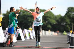 BIB: 0201
                            <button type="button" onclick="openModal(5100724)" class="btn btn-primary btn-sm float-right btn-popup" data-toggle="modal" data-target=".modal-high-quality">
                        <i class="fas fa-shopping-cart"></i> Add to Cart
                    </button>
                                            <button type="button" onclick="isThisMe(5100724, true)" class="btn btn-success btn-sm float-right btn-popup btn-isme hidden" data-toggle="tooltip" data-placement="bottom" title="นี่คือรูปของคุณใช่ไหม คลิกที่นี่เพื่อเอาเข้าอัลบั้ม">
                        <i class="fas fa-plus"></i> Add to album
                    </button>
                    <button type="button" onclick="isThisMe(5100724, false)" class="btn btn-warning btn-sm float-right btn-popup btn-isnotme hidden">
                        <i class="fas fa-ban"></i> Remove from album
                    </button>