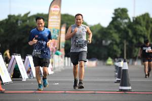 BIB: 1011, 0703
                            <button type="button" onclick="openModal(5121461)" class="btn btn-primary btn-sm float-right btn-popup" data-toggle="modal" data-target=".modal-high-quality">
                        <i class="fas fa-shopping-cart"></i> Add to Cart
                    </button>
                                            <button type="button" onclick="isThisMe(5121461, true)" class="btn btn-success btn-sm float-right btn-popup btn-isme hidden" data-toggle="tooltip" data-placement="bottom" title="นี่คือรูปของคุณใช่ไหม คลิกที่นี่เพื่อเอาเข้าอัลบั้ม">
                        <i class="fas fa-plus"></i> Add to album
                    </button>
                    <button type="button" onclick="isThisMe(5121461, false)" class="btn btn-warning btn-sm float-right btn-popup btn-isnotme hidden">
                        <i class="fas fa-ban"></i> Remove from album
                    </button>