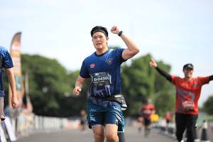 BIB: 0450, 
                            <button type="button" onclick="openModal(5127933)" class="btn btn-primary btn-sm float-right btn-popup" data-toggle="modal" data-target=".modal-high-quality">
                        <i class="fas fa-shopping-cart"></i> Add to Cart
                    </button>
                                            <button type="button" onclick="isThisMe(5127933, true)" class="btn btn-success btn-sm float-right btn-popup btn-isme hidden" data-toggle="tooltip" data-placement="bottom" title="นี่คือรูปของคุณใช่ไหม คลิกที่นี่เพื่อเอาเข้าอัลบั้ม">
                        <i class="fas fa-plus"></i> Add to album
                    </button>
                    <button type="button" onclick="isThisMe(5127933, false)" class="btn btn-warning btn-sm float-right btn-popup btn-isnotme hidden">
                        <i class="fas fa-ban"></i> Remove from album
                    </button>