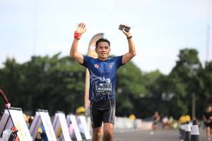 BIB: 0293
                            <button type="button" onclick="openModal(5124357)" class="btn btn-primary btn-sm float-right btn-popup" data-toggle="modal" data-target=".modal-high-quality">
                        <i class="fas fa-shopping-cart"></i> Add to Cart
                    </button>
                                            <button type="button" onclick="isThisMe(5124357, true)" class="btn btn-success btn-sm float-right btn-popup btn-isme hidden" data-toggle="tooltip" data-placement="bottom" title="นี่คือรูปของคุณใช่ไหม คลิกที่นี่เพื่อเอาเข้าอัลบั้ม">
                        <i class="fas fa-plus"></i> Add to album
                    </button>
                    <button type="button" onclick="isThisMe(5124357, false)" class="btn btn-warning btn-sm float-right btn-popup btn-isnotme hidden">
                        <i class="fas fa-ban"></i> Remove from album
                    </button>