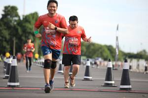 BIB: 0364, 0274
                            <button type="button" onclick="openModal(5108888)" class="btn btn-primary btn-sm float-right btn-popup" data-toggle="modal" data-target=".modal-high-quality">
                        <i class="fas fa-shopping-cart"></i> Add to Cart
                    </button>
                                            <button type="button" onclick="isThisMe(5108888, true)" class="btn btn-success btn-sm float-right btn-popup btn-isme hidden" data-toggle="tooltip" data-placement="bottom" title="นี่คือรูปของคุณใช่ไหม คลิกที่นี่เพื่อเอาเข้าอัลบั้ม">
                        <i class="fas fa-plus"></i> Add to album
                    </button>
                    <button type="button" onclick="isThisMe(5108888, false)" class="btn btn-warning btn-sm float-right btn-popup btn-isnotme hidden">
                        <i class="fas fa-ban"></i> Remove from album
                    </button>