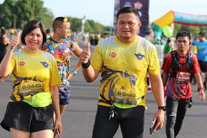 BIB: 0087, 0445, 0440
                            <button type="button" onclick="openModal(4985036)" class="btn btn-primary btn-sm float-right btn-popup" data-toggle="modal" data-target=".modal-high-quality">
                        <i class="fas fa-shopping-cart"></i> Add to Cart
                    </button>
                                            <button type="button" onclick="isThisMe(4985036, true)" class="btn btn-success btn-sm float-right btn-popup btn-isme hidden" data-toggle="tooltip" data-placement="bottom" title="นี่คือรูปของคุณใช่ไหม คลิกที่นี่เพื่อเอาเข้าอัลบั้ม">
                        <i class="fas fa-plus"></i> Add to album
                    </button>
                    <button type="button" onclick="isThisMe(4985036, false)" class="btn btn-warning btn-sm float-right btn-popup btn-isnotme hidden">
                        <i class="fas fa-ban"></i> Remove from album
                    </button>