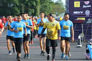 BIB: 1316, 1319, 0994
                            <button type="button" onclick="openModal(4985222)" class="btn btn-primary btn-sm float-right btn-popup" data-toggle="modal" data-target=".modal-high-quality">
                        <i class="fas fa-shopping-cart"></i> Add to Cart
                    </button>
                                            <button type="button" onclick="isThisMe(4985222, true)" class="btn btn-success btn-sm float-right btn-popup btn-isme hidden" data-toggle="tooltip" data-placement="bottom" title="นี่คือรูปของคุณใช่ไหม คลิกที่นี่เพื่อเอาเข้าอัลบั้ม">
                        <i class="fas fa-plus"></i> Add to album
                    </button>
                    <button type="button" onclick="isThisMe(4985222, false)" class="btn btn-warning btn-sm float-right btn-popup btn-isnotme hidden">
                        <i class="fas fa-ban"></i> Remove from album
                    </button>