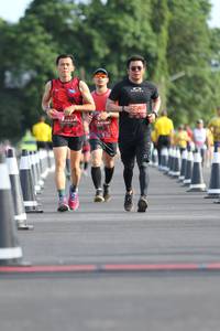 BIB: 5202, 0224
                            <button type="button" onclick="openModal(4985821)" class="btn btn-primary btn-sm float-right btn-popup" data-toggle="modal" data-target=".modal-high-quality">
                        <i class="fas fa-shopping-cart"></i> Add to Cart
                    </button>
                                            <button type="button" onclick="isThisMe(4985821, true)" class="btn btn-success btn-sm float-right btn-popup btn-isme hidden" data-toggle="tooltip" data-placement="bottom" title="นี่คือรูปของคุณใช่ไหม คลิกที่นี่เพื่อเอาเข้าอัลบั้ม">
                        <i class="fas fa-plus"></i> Add to album
                    </button>
                    <button type="button" onclick="isThisMe(4985821, false)" class="btn btn-warning btn-sm float-right btn-popup btn-isnotme hidden">
                        <i class="fas fa-ban"></i> Remove from album
                    </button>