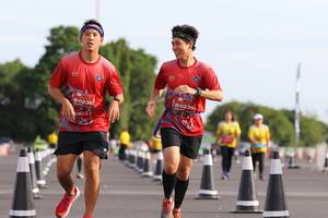 BIB: 0239, 0236
                            <button type="button" onclick="openModal(4989375)" class="btn btn-primary btn-sm float-right btn-popup" data-toggle="modal" data-target=".modal-high-quality">
                        <i class="fas fa-shopping-cart"></i> Add to Cart
                    </button>
                                            <button type="button" onclick="isThisMe(4989375, true)" class="btn btn-success btn-sm float-right btn-popup btn-isme hidden" data-toggle="tooltip" data-placement="bottom" title="นี่คือรูปของคุณใช่ไหม คลิกที่นี่เพื่อเอาเข้าอัลบั้ม">
                        <i class="fas fa-plus"></i> Add to album
                    </button>
                    <button type="button" onclick="isThisMe(4989375, false)" class="btn btn-warning btn-sm float-right btn-popup btn-isnotme hidden">
                        <i class="fas fa-ban"></i> Remove from album
                    </button>