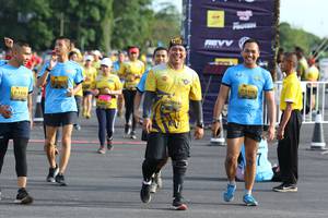 BIB: 1316, 1315, 0994
                            <button type="button" onclick="openModal(4985231)" class="btn btn-primary btn-sm float-right btn-popup" data-toggle="modal" data-target=".modal-high-quality">
                        <i class="fas fa-shopping-cart"></i> Add to Cart
                    </button>
                                            <button type="button" onclick="isThisMe(4985231, true)" class="btn btn-success btn-sm float-right btn-popup btn-isme hidden" data-toggle="tooltip" data-placement="bottom" title="นี่คือรูปของคุณใช่ไหม คลิกที่นี่เพื่อเอาเข้าอัลบั้ม">
                        <i class="fas fa-plus"></i> Add to album
                    </button>
                    <button type="button" onclick="isThisMe(4985231, false)" class="btn btn-warning btn-sm float-right btn-popup btn-isnotme hidden">
                        <i class="fas fa-ban"></i> Remove from album
                    </button>