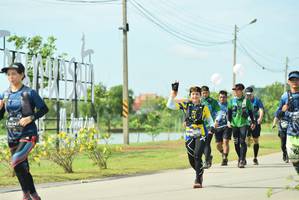 BIB: 0417
                            <button type="button" onclick="openModal(5128362)" class="btn btn-primary btn-sm float-right btn-popup" data-toggle="modal" data-target=".modal-high-quality">
                        <i class="fas fa-shopping-cart"></i> Add to Cart
                    </button>
                                            <button type="button" onclick="isThisMe(5128362, true)" class="btn btn-success btn-sm float-right btn-popup btn-isme hidden" data-toggle="tooltip" data-placement="bottom" title="นี่คือรูปของคุณใช่ไหม คลิกที่นี่เพื่อเอาเข้าอัลบั้ม">
                        <i class="fas fa-plus"></i> Add to album
                    </button>
                    <button type="button" onclick="isThisMe(5128362, false)" class="btn btn-warning btn-sm float-right btn-popup btn-isnotme hidden">
                        <i class="fas fa-ban"></i> Remove from album
                    </button>