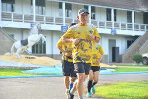 BIB: 156, 0529
                            <button type="button" onclick="openModal(5191316)" class="btn btn-primary btn-sm float-right btn-popup" data-toggle="modal" data-target=".modal-high-quality">
                        <i class="fas fa-shopping-cart"></i> Add to Cart
                    </button>
                                            <button type="button" onclick="isThisMe(5191316, true)" class="btn btn-success btn-sm float-right btn-popup btn-isme hidden" data-toggle="tooltip" data-placement="bottom" title="นี่คือรูปของคุณใช่ไหม คลิกที่นี่เพื่อเอาเข้าอัลบั้ม">
                        <i class="fas fa-plus"></i> Add to album
                    </button>
                    <button type="button" onclick="isThisMe(5191316, false)" class="btn btn-warning btn-sm float-right btn-popup btn-isnotme hidden">
                        <i class="fas fa-ban"></i> Remove from album
                    </button>