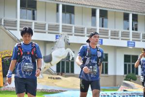 BIB: 0035, 118
                            <button type="button" onclick="openModal(5241596)" class="btn btn-primary btn-sm float-right btn-popup" data-toggle="modal" data-target=".modal-high-quality">
                        <i class="fas fa-shopping-cart"></i> Add to Cart
                    </button>
                                            <button type="button" onclick="isThisMe(5241596, true)" class="btn btn-success btn-sm float-right btn-popup btn-isme hidden" data-toggle="tooltip" data-placement="bottom" title="นี่คือรูปของคุณใช่ไหม คลิกที่นี่เพื่อเอาเข้าอัลบั้ม">
                        <i class="fas fa-plus"></i> Add to album
                    </button>
                    <button type="button" onclick="isThisMe(5241596, false)" class="btn btn-warning btn-sm float-right btn-popup btn-isnotme hidden">
                        <i class="fas fa-ban"></i> Remove from album
                    </button>