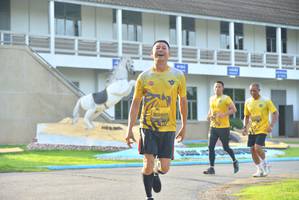 BIB: 409
                            <button type="button" onclick="openModal(5188725)" class="btn btn-primary btn-sm float-right btn-popup" data-toggle="modal" data-target=".modal-high-quality">
                        <i class="fas fa-shopping-cart"></i> Add to Cart
                    </button>
                                            <button type="button" onclick="isThisMe(5188725, true)" class="btn btn-success btn-sm float-right btn-popup btn-isme hidden" data-toggle="tooltip" data-placement="bottom" title="นี่คือรูปของคุณใช่ไหม คลิกที่นี่เพื่อเอาเข้าอัลบั้ม">
                        <i class="fas fa-plus"></i> Add to album
                    </button>
                    <button type="button" onclick="isThisMe(5188725, false)" class="btn btn-warning btn-sm float-right btn-popup btn-isnotme hidden">
                        <i class="fas fa-ban"></i> Remove from album
                    </button>