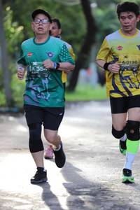 BIB: 0196, 354
                            <button type="button" onclick="openModal(5177249)" class="btn btn-primary btn-sm float-right btn-popup" data-toggle="modal" data-target=".modal-high-quality">
                        <i class="fas fa-shopping-cart"></i> Add to Cart
                    </button>
                                            <button type="button" onclick="isThisMe(5177249, true)" class="btn btn-success btn-sm float-right btn-popup btn-isme hidden" data-toggle="tooltip" data-placement="bottom" title="นี่คือรูปของคุณใช่ไหม คลิกที่นี่เพื่อเอาเข้าอัลบั้ม">
                        <i class="fas fa-plus"></i> Add to album
                    </button>
                    <button type="button" onclick="isThisMe(5177249, false)" class="btn btn-warning btn-sm float-right btn-popup btn-isnotme hidden">
                        <i class="fas fa-ban"></i> Remove from album
                    </button>