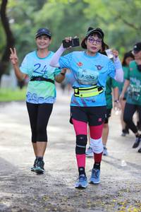 BIB: 030
                            <button type="button" onclick="openModal(5177608)" class="btn btn-primary btn-sm float-right btn-popup" data-toggle="modal" data-target=".modal-high-quality">
                        <i class="fas fa-shopping-cart"></i> Add to Cart
                    </button>
                                            <button type="button" onclick="isThisMe(5177608, true)" class="btn btn-success btn-sm float-right btn-popup btn-isme hidden" data-toggle="tooltip" data-placement="bottom" title="นี่คือรูปของคุณใช่ไหม คลิกที่นี่เพื่อเอาเข้าอัลบั้ม">
                        <i class="fas fa-plus"></i> Add to album
                    </button>
                    <button type="button" onclick="isThisMe(5177608, false)" class="btn btn-warning btn-sm float-right btn-popup btn-isnotme hidden">
                        <i class="fas fa-ban"></i> Remove from album
                    </button>