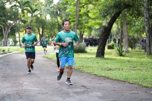 BIB: 056
                            <button type="button" onclick="openModal(5025774)" class="btn btn-primary btn-sm float-right btn-popup" data-toggle="modal" data-target=".modal-high-quality">
                        <i class="fas fa-shopping-cart"></i> Add to Cart
                    </button>
                                            <button type="button" onclick="isThisMe(5025774, true)" class="btn btn-success btn-sm float-right btn-popup btn-isme hidden" data-toggle="tooltip" data-placement="bottom" title="นี่คือรูปของคุณใช่ไหม คลิกที่นี่เพื่อเอาเข้าอัลบั้ม">
                        <i class="fas fa-plus"></i> Add to album
                    </button>
                    <button type="button" onclick="isThisMe(5025774, false)" class="btn btn-warning btn-sm float-right btn-popup btn-isnotme hidden">
                        <i class="fas fa-ban"></i> Remove from album
                    </button>