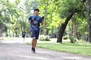 BIB: 637
                            <button type="button" onclick="openModal(5067024)" class="btn btn-primary btn-sm float-right btn-popup" data-toggle="modal" data-target=".modal-high-quality">
                        <i class="fas fa-shopping-cart"></i> Add to Cart
                    </button>
                                            <button type="button" onclick="isThisMe(5067024, true)" class="btn btn-success btn-sm float-right btn-popup btn-isme hidden" data-toggle="tooltip" data-placement="bottom" title="นี่คือรูปของคุณใช่ไหม คลิกที่นี่เพื่อเอาเข้าอัลบั้ม">
                        <i class="fas fa-plus"></i> Add to album
                    </button>
                    <button type="button" onclick="isThisMe(5067024, false)" class="btn btn-warning btn-sm float-right btn-popup btn-isnotme hidden">
                        <i class="fas fa-ban"></i> Remove from album
                    </button>