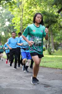 BIB: 351
                            <button type="button" onclick="openModal(5033316)" class="btn btn-primary btn-sm float-right btn-popup" data-toggle="modal" data-target=".modal-high-quality">
                        <i class="fas fa-shopping-cart"></i> Add to Cart
                    </button>
                                            <button type="button" onclick="isThisMe(5033316, true)" class="btn btn-success btn-sm float-right btn-popup btn-isme hidden" data-toggle="tooltip" data-placement="bottom" title="นี่คือรูปของคุณใช่ไหม คลิกที่นี่เพื่อเอาเข้าอัลบั้ม">
                        <i class="fas fa-plus"></i> Add to album
                    </button>
                    <button type="button" onclick="isThisMe(5033316, false)" class="btn btn-warning btn-sm float-right btn-popup btn-isnotme hidden">
                        <i class="fas fa-ban"></i> Remove from album
                    </button>