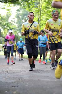 BIB: 0911, 0857
                            <button type="button" onclick="openModal(5038433)" class="btn btn-primary btn-sm float-right btn-popup" data-toggle="modal" data-target=".modal-high-quality">
                        <i class="fas fa-shopping-cart"></i> Add to Cart
                    </button>
                                            <button type="button" onclick="isThisMe(5038433, true)" class="btn btn-success btn-sm float-right btn-popup btn-isme hidden" data-toggle="tooltip" data-placement="bottom" title="นี่คือรูปของคุณใช่ไหม คลิกที่นี่เพื่อเอาเข้าอัลบั้ม">
                        <i class="fas fa-plus"></i> Add to album
                    </button>
                    <button type="button" onclick="isThisMe(5038433, false)" class="btn btn-warning btn-sm float-right btn-popup btn-isnotme hidden">
                        <i class="fas fa-ban"></i> Remove from album
                    </button>
