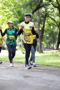 BIB: 0366, 0353, 0365
                            <button type="button" onclick="openModal(5040951)" class="btn btn-primary btn-sm float-right btn-popup" data-toggle="modal" data-target=".modal-high-quality">
                        <i class="fas fa-shopping-cart"></i> Add to Cart
                    </button>
                                            <button type="button" onclick="isThisMe(5040951, true)" class="btn btn-success btn-sm float-right btn-popup btn-isme hidden" data-toggle="tooltip" data-placement="bottom" title="นี่คือรูปของคุณใช่ไหม คลิกที่นี่เพื่อเอาเข้าอัลบั้ม">
                        <i class="fas fa-plus"></i> Add to album
                    </button>
                    <button type="button" onclick="isThisMe(5040951, false)" class="btn btn-warning btn-sm float-right btn-popup btn-isnotme hidden">
                        <i class="fas fa-ban"></i> Remove from album
                    </button>