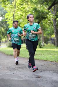 BIB: 188, 827
                            <button type="button" onclick="openModal(5033742)" class="btn btn-primary btn-sm float-right btn-popup" data-toggle="modal" data-target=".modal-high-quality">
                        <i class="fas fa-shopping-cart"></i> Add to Cart
                    </button>
                                            <button type="button" onclick="isThisMe(5033742, true)" class="btn btn-success btn-sm float-right btn-popup btn-isme hidden" data-toggle="tooltip" data-placement="bottom" title="นี่คือรูปของคุณใช่ไหม คลิกที่นี่เพื่อเอาเข้าอัลบั้ม">
                        <i class="fas fa-plus"></i> Add to album
                    </button>
                    <button type="button" onclick="isThisMe(5033742, false)" class="btn btn-warning btn-sm float-right btn-popup btn-isnotme hidden">
                        <i class="fas fa-ban"></i> Remove from album
                    </button>