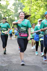 BIB: 378, 174, 096
                            <button type="button" onclick="openModal(5034517)" class="btn btn-primary btn-sm float-right btn-popup" data-toggle="modal" data-target=".modal-high-quality">
                        <i class="fas fa-shopping-cart"></i> Add to Cart
                    </button>
                                            <button type="button" onclick="isThisMe(5034517, true)" class="btn btn-success btn-sm float-right btn-popup btn-isme hidden" data-toggle="tooltip" data-placement="bottom" title="นี่คือรูปของคุณใช่ไหม คลิกที่นี่เพื่อเอาเข้าอัลบั้ม">
                        <i class="fas fa-plus"></i> Add to album
                    </button>
                    <button type="button" onclick="isThisMe(5034517, false)" class="btn btn-warning btn-sm float-right btn-popup btn-isnotme hidden">
                        <i class="fas fa-ban"></i> Remove from album
                    </button>