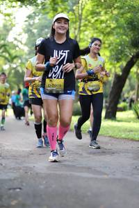 BIB: 0919
                            <button type="button" onclick="openModal(5038186)" class="btn btn-primary btn-sm float-right btn-popup" data-toggle="modal" data-target=".modal-high-quality">
                        <i class="fas fa-shopping-cart"></i> Add to Cart
                    </button>
                                            <button type="button" onclick="isThisMe(5038186, true)" class="btn btn-success btn-sm float-right btn-popup btn-isme hidden" data-toggle="tooltip" data-placement="bottom" title="นี่คือรูปของคุณใช่ไหม คลิกที่นี่เพื่อเอาเข้าอัลบั้ม">
                        <i class="fas fa-plus"></i> Add to album
                    </button>
                    <button type="button" onclick="isThisMe(5038186, false)" class="btn btn-warning btn-sm float-right btn-popup btn-isnotme hidden">
                        <i class="fas fa-ban"></i> Remove from album
                    </button>