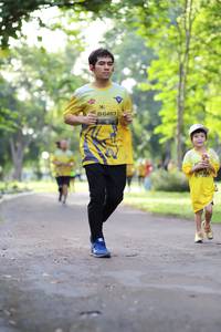 BIB: 0487
                            <button type="button" onclick="openModal(5039852)" class="btn btn-primary btn-sm float-right btn-popup" data-toggle="modal" data-target=".modal-high-quality">
                        <i class="fas fa-shopping-cart"></i> Add to Cart
                    </button>
                                            <button type="button" onclick="isThisMe(5039852, true)" class="btn btn-success btn-sm float-right btn-popup btn-isme hidden" data-toggle="tooltip" data-placement="bottom" title="นี่คือรูปของคุณใช่ไหม คลิกที่นี่เพื่อเอาเข้าอัลบั้ม">
                        <i class="fas fa-plus"></i> Add to album
                    </button>
                    <button type="button" onclick="isThisMe(5039852, false)" class="btn btn-warning btn-sm float-right btn-popup btn-isnotme hidden">
                        <i class="fas fa-ban"></i> Remove from album
                    </button>