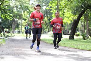 BIB: 0232, 0233
                            <button type="button" onclick="openModal(5083521)" class="btn btn-primary btn-sm float-right btn-popup" data-toggle="modal" data-target=".modal-high-quality">
                        <i class="fas fa-shopping-cart"></i> Add to Cart
                    </button>
                                            <button type="button" onclick="isThisMe(5083521, true)" class="btn btn-success btn-sm float-right btn-popup btn-isme hidden" data-toggle="tooltip" data-placement="bottom" title="นี่คือรูปของคุณใช่ไหม คลิกที่นี่เพื่อเอาเข้าอัลบั้ม">
                        <i class="fas fa-plus"></i> Add to album
                    </button>
                    <button type="button" onclick="isThisMe(5083521, false)" class="btn btn-warning btn-sm float-right btn-popup btn-isnotme hidden">
                        <i class="fas fa-ban"></i> Remove from album
                    </button>