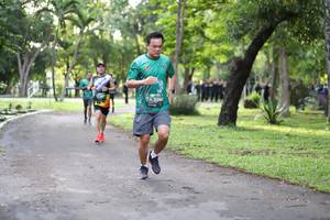 BIB: 299
                            <button type="button" onclick="openModal(5025351)" class="btn btn-primary btn-sm float-right btn-popup" data-toggle="modal" data-target=".modal-high-quality">
                        <i class="fas fa-shopping-cart"></i> Add to Cart
                    </button>
                                            <button type="button" onclick="isThisMe(5025351, true)" class="btn btn-success btn-sm float-right btn-popup btn-isme hidden" data-toggle="tooltip" data-placement="bottom" title="นี่คือรูปของคุณใช่ไหม คลิกที่นี่เพื่อเอาเข้าอัลบั้ม">
                        <i class="fas fa-plus"></i> Add to album
                    </button>
                    <button type="button" onclick="isThisMe(5025351, false)" class="btn btn-warning btn-sm float-right btn-popup btn-isnotme hidden">
                        <i class="fas fa-ban"></i> Remove from album
                    </button>