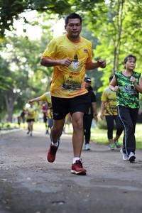 BIB: 0360
                            <button type="button" onclick="openModal(5039721)" class="btn btn-primary btn-sm float-right btn-popup" data-toggle="modal" data-target=".modal-high-quality">
                        <i class="fas fa-shopping-cart"></i> Add to Cart
                    </button>
                                            <button type="button" onclick="isThisMe(5039721, true)" class="btn btn-success btn-sm float-right btn-popup btn-isme hidden" data-toggle="tooltip" data-placement="bottom" title="นี่คือรูปของคุณใช่ไหม คลิกที่นี่เพื่อเอาเข้าอัลบั้ม">
                        <i class="fas fa-plus"></i> Add to album
                    </button>
                    <button type="button" onclick="isThisMe(5039721, false)" class="btn btn-warning btn-sm float-right btn-popup btn-isnotme hidden">
                        <i class="fas fa-ban"></i> Remove from album
                    </button>