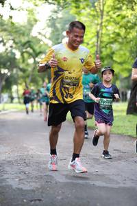 BIB: 0784, 003
                            <button type="button" onclick="openModal(5033418)" class="btn btn-primary btn-sm float-right btn-popup" data-toggle="modal" data-target=".modal-high-quality">
                        <i class="fas fa-shopping-cart"></i> Add to Cart
                    </button>
                                            <button type="button" onclick="isThisMe(5033418, true)" class="btn btn-success btn-sm float-right btn-popup btn-isme hidden" data-toggle="tooltip" data-placement="bottom" title="นี่คือรูปของคุณใช่ไหม คลิกที่นี่เพื่อเอาเข้าอัลบั้ม">
                        <i class="fas fa-plus"></i> Add to album
                    </button>
                    <button type="button" onclick="isThisMe(5033418, false)" class="btn btn-warning btn-sm float-right btn-popup btn-isnotme hidden">
                        <i class="fas fa-ban"></i> Remove from album
                    </button>