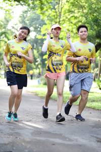 BIB: 0105, 0647, 524
                            <button type="button" onclick="openModal(5040798)" class="btn btn-primary btn-sm float-right btn-popup" data-toggle="modal" data-target=".modal-high-quality">
                        <i class="fas fa-shopping-cart"></i> Add to Cart
                    </button>
                                            <button type="button" onclick="isThisMe(5040798, true)" class="btn btn-success btn-sm float-right btn-popup btn-isme hidden" data-toggle="tooltip" data-placement="bottom" title="นี่คือรูปของคุณใช่ไหม คลิกที่นี่เพื่อเอาเข้าอัลบั้ม">
                        <i class="fas fa-plus"></i> Add to album
                    </button>
                    <button type="button" onclick="isThisMe(5040798, false)" class="btn btn-warning btn-sm float-right btn-popup btn-isnotme hidden">
                        <i class="fas fa-ban"></i> Remove from album
                    </button>