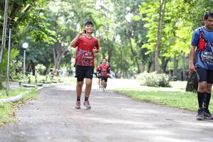 BIB: 0312
                            <button type="button" onclick="openModal(5070315)" class="btn btn-primary btn-sm float-right btn-popup" data-toggle="modal" data-target=".modal-high-quality">
                        <i class="fas fa-shopping-cart"></i> Add to Cart
                    </button>
                                            <button type="button" onclick="isThisMe(5070315, true)" class="btn btn-success btn-sm float-right btn-popup btn-isme hidden" data-toggle="tooltip" data-placement="bottom" title="นี่คือรูปของคุณใช่ไหม คลิกที่นี่เพื่อเอาเข้าอัลบั้ม">
                        <i class="fas fa-plus"></i> Add to album
                    </button>
                    <button type="button" onclick="isThisMe(5070315, false)" class="btn btn-warning btn-sm float-right btn-popup btn-isnotme hidden">
                        <i class="fas fa-ban"></i> Remove from album
                    </button>