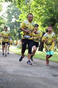 BIB: 1217, 1215
                            <button type="button" onclick="openModal(5040183)" class="btn btn-primary btn-sm float-right btn-popup" data-toggle="modal" data-target=".modal-high-quality">
                        <i class="fas fa-shopping-cart"></i> Add to Cart
                    </button>
                                            <button type="button" onclick="isThisMe(5040183, true)" class="btn btn-success btn-sm float-right btn-popup btn-isme hidden" data-toggle="tooltip" data-placement="bottom" title="นี่คือรูปของคุณใช่ไหม คลิกที่นี่เพื่อเอาเข้าอัลบั้ม">
                        <i class="fas fa-plus"></i> Add to album
                    </button>
                    <button type="button" onclick="isThisMe(5040183, false)" class="btn btn-warning btn-sm float-right btn-popup btn-isnotme hidden">
                        <i class="fas fa-ban"></i> Remove from album
                    </button>