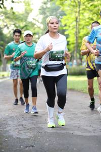 BIB: 705
                            <button type="button" onclick="openModal(5034865)" class="btn btn-primary btn-sm float-right btn-popup" data-toggle="modal" data-target=".modal-high-quality">
                        <i class="fas fa-shopping-cart"></i> Add to Cart
                    </button>
                                            <button type="button" onclick="isThisMe(5034865, true)" class="btn btn-success btn-sm float-right btn-popup btn-isme hidden" data-toggle="tooltip" data-placement="bottom" title="นี่คือรูปของคุณใช่ไหม คลิกที่นี่เพื่อเอาเข้าอัลบั้ม">
                        <i class="fas fa-plus"></i> Add to album
                    </button>
                    <button type="button" onclick="isThisMe(5034865, false)" class="btn btn-warning btn-sm float-right btn-popup btn-isnotme hidden">
                        <i class="fas fa-ban"></i> Remove from album
                    </button>