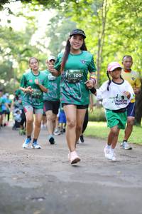 BIB: 100
                            <button type="button" onclick="openModal(5036694)" class="btn btn-primary btn-sm float-right btn-popup" data-toggle="modal" data-target=".modal-high-quality">
                        <i class="fas fa-shopping-cart"></i> Add to Cart
                    </button>
                                            <button type="button" onclick="isThisMe(5036694, true)" class="btn btn-success btn-sm float-right btn-popup btn-isme hidden" data-toggle="tooltip" data-placement="bottom" title="นี่คือรูปของคุณใช่ไหม คลิกที่นี่เพื่อเอาเข้าอัลบั้ม">
                        <i class="fas fa-plus"></i> Add to album
                    </button>
                    <button type="button" onclick="isThisMe(5036694, false)" class="btn btn-warning btn-sm float-right btn-popup btn-isnotme hidden">
                        <i class="fas fa-ban"></i> Remove from album
                    </button>