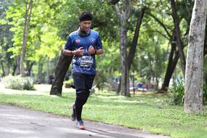 BIB: 0892
                            <button type="button" onclick="openModal(5066376)" class="btn btn-primary btn-sm float-right btn-popup" data-toggle="modal" data-target=".modal-high-quality">
                        <i class="fas fa-shopping-cart"></i> Add to Cart
                    </button>
                                            <button type="button" onclick="isThisMe(5066376, true)" class="btn btn-success btn-sm float-right btn-popup btn-isme hidden" data-toggle="tooltip" data-placement="bottom" title="นี่คือรูปของคุณใช่ไหม คลิกที่นี่เพื่อเอาเข้าอัลบั้ม">
                        <i class="fas fa-plus"></i> Add to album
                    </button>
                    <button type="button" onclick="isThisMe(5066376, false)" class="btn btn-warning btn-sm float-right btn-popup btn-isnotme hidden">
                        <i class="fas fa-ban"></i> Remove from album
                    </button>