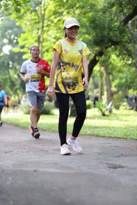 BIB: 0129
                            <button type="button" onclick="openModal(5038420)" class="btn btn-primary btn-sm float-right btn-popup" data-toggle="modal" data-target=".modal-high-quality">
                        <i class="fas fa-shopping-cart"></i> Add to Cart
                    </button>
                                            <button type="button" onclick="isThisMe(5038420, true)" class="btn btn-success btn-sm float-right btn-popup btn-isme hidden" data-toggle="tooltip" data-placement="bottom" title="นี่คือรูปของคุณใช่ไหม คลิกที่นี่เพื่อเอาเข้าอัลบั้ม">
                        <i class="fas fa-plus"></i> Add to album
                    </button>
                    <button type="button" onclick="isThisMe(5038420, false)" class="btn btn-warning btn-sm float-right btn-popup btn-isnotme hidden">
                        <i class="fas fa-ban"></i> Remove from album
                    </button>