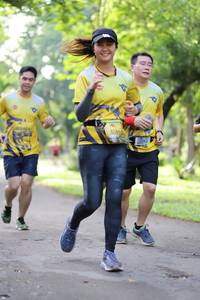 BIB: 046, 110
                            <button type="button" onclick="openModal(5039030)" class="btn btn-primary btn-sm float-right btn-popup" data-toggle="modal" data-target=".modal-high-quality">
                        <i class="fas fa-shopping-cart"></i> Add to Cart
                    </button>
                                            <button type="button" onclick="isThisMe(5039030, true)" class="btn btn-success btn-sm float-right btn-popup btn-isme hidden" data-toggle="tooltip" data-placement="bottom" title="นี่คือรูปของคุณใช่ไหม คลิกที่นี่เพื่อเอาเข้าอัลบั้ม">
                        <i class="fas fa-plus"></i> Add to album
                    </button>
                    <button type="button" onclick="isThisMe(5039030, false)" class="btn btn-warning btn-sm float-right btn-popup btn-isnotme hidden">
                        <i class="fas fa-ban"></i> Remove from album
                    </button>
