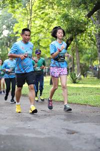 BIB: 592
                            <button type="button" onclick="openModal(5033904)" class="btn btn-primary btn-sm float-right btn-popup" data-toggle="modal" data-target=".modal-high-quality">
                        <i class="fas fa-shopping-cart"></i> Add to Cart
                    </button>
                                            <button type="button" onclick="isThisMe(5033904, true)" class="btn btn-success btn-sm float-right btn-popup btn-isme hidden" data-toggle="tooltip" data-placement="bottom" title="นี่คือรูปของคุณใช่ไหม คลิกที่นี่เพื่อเอาเข้าอัลบั้ม">
                        <i class="fas fa-plus"></i> Add to album
                    </button>
                    <button type="button" onclick="isThisMe(5033904, false)" class="btn btn-warning btn-sm float-right btn-popup btn-isnotme hidden">
                        <i class="fas fa-ban"></i> Remove from album
                    </button>