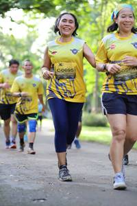BIB: 0695, 565
                            <button type="button" onclick="openModal(5039443)" class="btn btn-primary btn-sm float-right btn-popup" data-toggle="modal" data-target=".modal-high-quality">
                        <i class="fas fa-shopping-cart"></i> Add to Cart
                    </button>
                                            <button type="button" onclick="isThisMe(5039443, true)" class="btn btn-success btn-sm float-right btn-popup btn-isme hidden" data-toggle="tooltip" data-placement="bottom" title="นี่คือรูปของคุณใช่ไหม คลิกที่นี่เพื่อเอาเข้าอัลบั้ม">
                        <i class="fas fa-plus"></i> Add to album
                    </button>
                    <button type="button" onclick="isThisMe(5039443, false)" class="btn btn-warning btn-sm float-right btn-popup btn-isnotme hidden">
                        <i class="fas fa-ban"></i> Remove from album
                    </button>