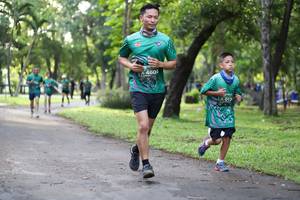 BIB: 460, 013
                            <button type="button" onclick="openModal(5032398)" class="btn btn-primary btn-sm float-right btn-popup" data-toggle="modal" data-target=".modal-high-quality">
                        <i class="fas fa-shopping-cart"></i> Add to Cart
                    </button>
                                            <button type="button" onclick="isThisMe(5032398, true)" class="btn btn-success btn-sm float-right btn-popup btn-isme hidden" data-toggle="tooltip" data-placement="bottom" title="นี่คือรูปของคุณใช่ไหม คลิกที่นี่เพื่อเอาเข้าอัลบั้ม">
                        <i class="fas fa-plus"></i> Add to album
                    </button>
                    <button type="button" onclick="isThisMe(5032398, false)" class="btn btn-warning btn-sm float-right btn-popup btn-isnotme hidden">
                        <i class="fas fa-ban"></i> Remove from album
                    </button>