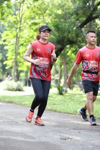 BIB: 0392, 0322
                            <button type="button" onclick="openModal(5050190)" class="btn btn-primary btn-sm float-right btn-popup" data-toggle="modal" data-target=".modal-high-quality">
                        <i class="fas fa-shopping-cart"></i> Add to Cart
                    </button>
                                            <button type="button" onclick="isThisMe(5050190, true)" class="btn btn-success btn-sm float-right btn-popup btn-isme hidden" data-toggle="tooltip" data-placement="bottom" title="นี่คือรูปของคุณใช่ไหม คลิกที่นี่เพื่อเอาเข้าอัลบั้ม">
                        <i class="fas fa-plus"></i> Add to album
                    </button>
                    <button type="button" onclick="isThisMe(5050190, false)" class="btn btn-warning btn-sm float-right btn-popup btn-isnotme hidden">
                        <i class="fas fa-ban"></i> Remove from album
                    </button>