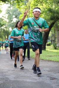 BIB: 5554
                            <button type="button" onclick="openModal(5033315)" class="btn btn-primary btn-sm float-right btn-popup" data-toggle="modal" data-target=".modal-high-quality">
                        <i class="fas fa-shopping-cart"></i> Add to Cart
                    </button>
                                            <button type="button" onclick="isThisMe(5033315, true)" class="btn btn-success btn-sm float-right btn-popup btn-isme hidden" data-toggle="tooltip" data-placement="bottom" title="นี่คือรูปของคุณใช่ไหม คลิกที่นี่เพื่อเอาเข้าอัลบั้ม">
                        <i class="fas fa-plus"></i> Add to album
                    </button>
                    <button type="button" onclick="isThisMe(5033315, false)" class="btn btn-warning btn-sm float-right btn-popup btn-isnotme hidden">
                        <i class="fas fa-ban"></i> Remove from album
                    </button>