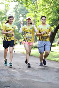 BIB: 0647, 524, 0105
                            <button type="button" onclick="openModal(5040797)" class="btn btn-primary btn-sm float-right btn-popup" data-toggle="modal" data-target=".modal-high-quality">
                        <i class="fas fa-shopping-cart"></i> Add to Cart
                    </button>
                                            <button type="button" onclick="isThisMe(5040797, true)" class="btn btn-success btn-sm float-right btn-popup btn-isme hidden" data-toggle="tooltip" data-placement="bottom" title="นี่คือรูปของคุณใช่ไหม คลิกที่นี่เพื่อเอาเข้าอัลบั้ม">
                        <i class="fas fa-plus"></i> Add to album
                    </button>
                    <button type="button" onclick="isThisMe(5040797, false)" class="btn btn-warning btn-sm float-right btn-popup btn-isnotme hidden">
                        <i class="fas fa-ban"></i> Remove from album
                    </button>