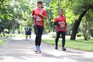 BIB: 0232, 0233
                            <button type="button" onclick="openModal(5083522)" class="btn btn-primary btn-sm float-right btn-popup" data-toggle="modal" data-target=".modal-high-quality">
                        <i class="fas fa-shopping-cart"></i> Add to Cart
                    </button>
                                            <button type="button" onclick="isThisMe(5083522, true)" class="btn btn-success btn-sm float-right btn-popup btn-isme hidden" data-toggle="tooltip" data-placement="bottom" title="นี่คือรูปของคุณใช่ไหม คลิกที่นี่เพื่อเอาเข้าอัลบั้ม">
                        <i class="fas fa-plus"></i> Add to album
                    </button>
                    <button type="button" onclick="isThisMe(5083522, false)" class="btn btn-warning btn-sm float-right btn-popup btn-isnotme hidden">
                        <i class="fas fa-ban"></i> Remove from album
                    </button>