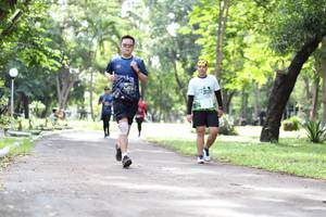 BIB: 0131
                            <button type="button" onclick="openModal(5072124)" class="btn btn-primary btn-sm float-right btn-popup" data-toggle="modal" data-target=".modal-high-quality">
                        <i class="fas fa-shopping-cart"></i> Add to Cart
                    </button>
                                            <button type="button" onclick="isThisMe(5072124, true)" class="btn btn-success btn-sm float-right btn-popup btn-isme hidden" data-toggle="tooltip" data-placement="bottom" title="นี่คือรูปของคุณใช่ไหม คลิกที่นี่เพื่อเอาเข้าอัลบั้ม">
                        <i class="fas fa-plus"></i> Add to album
                    </button>
                    <button type="button" onclick="isThisMe(5072124, false)" class="btn btn-warning btn-sm float-right btn-popup btn-isnotme hidden">
                        <i class="fas fa-ban"></i> Remove from album
                    </button>